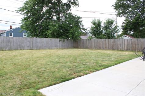 13605 Crestway Drive Brook Park OH 44142