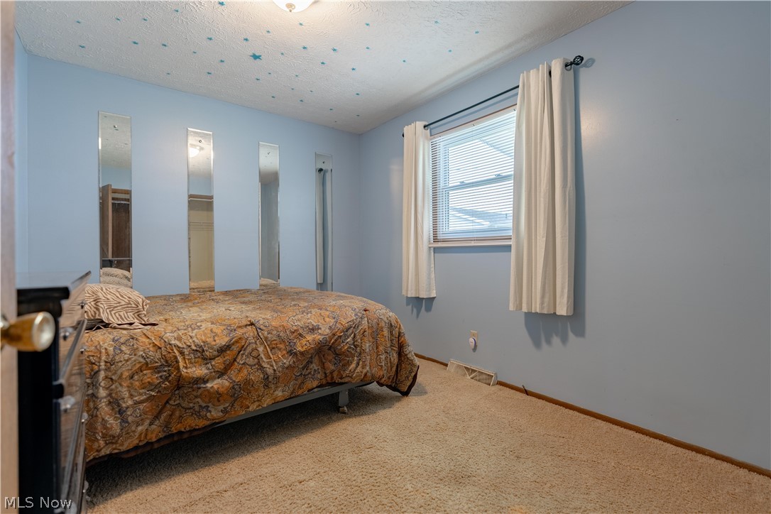 408 4th Street NE New Philadelphia OH 44663