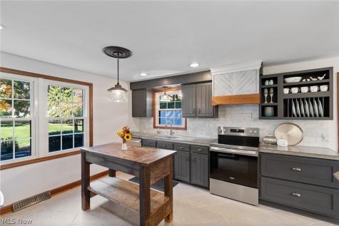 2115 Hunting Valley Street NW North Canton OH 44720