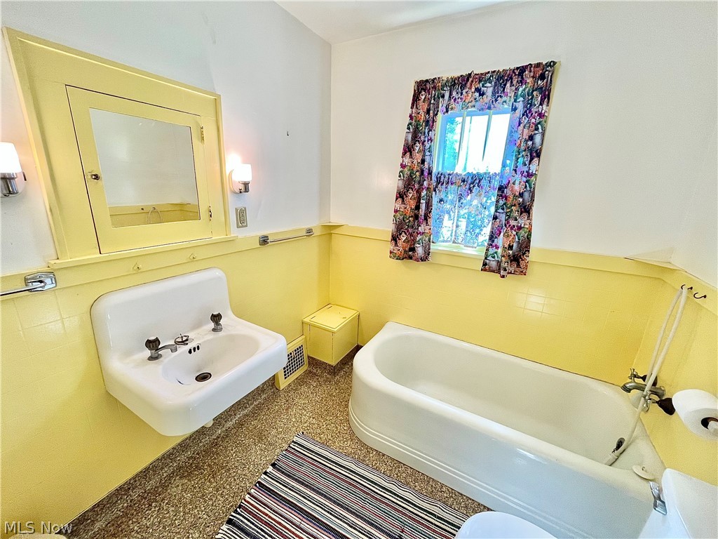 716 Grove Street Conneaut OH 44030