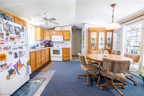 4 Sunrise Boulevard Olmsted Twp OH 44138