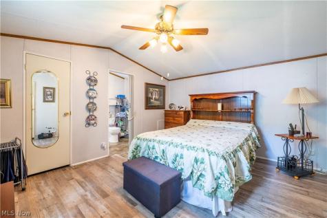 4 Sunrise Boulevard Olmsted Twp OH 44138