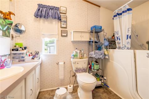 4 Sunrise Boulevard Olmsted Twp OH 44138