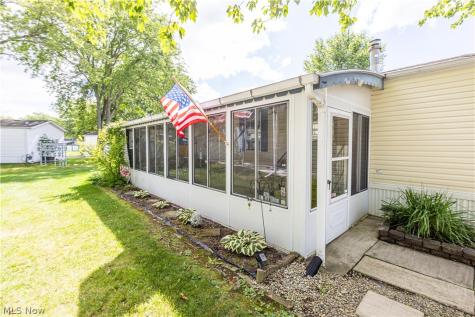 4 Sunrise Boulevard Olmsted Twp OH 44138