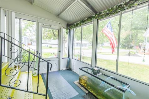 4 Sunrise Boulevard Olmsted Twp OH 44138