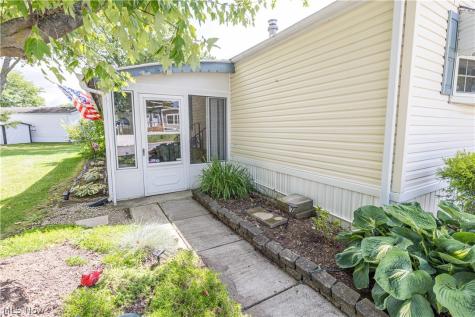 4 Sunrise Boulevard Olmsted Twp OH 44138