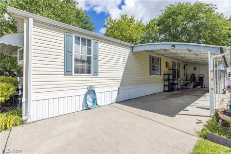 4 Sunrise Boulevard Olmsted Twp OH 44138
