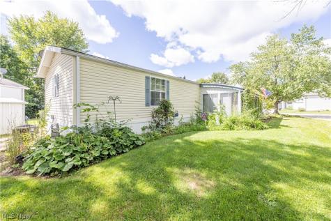 4 Sunrise Boulevard Olmsted Twp OH 44138