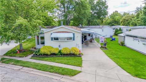 4 Sunrise Boulevard Olmsted Twp OH 44138