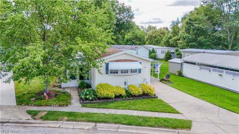 4 Sunrise Boulevard Olmsted Twp OH 44138