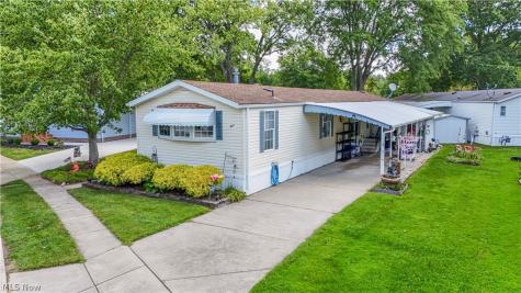 4 Sunrise Boulevard Olmsted Twp OH 44138