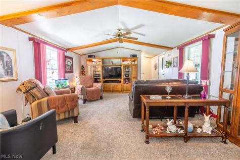 4 Sunrise Boulevard Olmsted Twp OH 44138