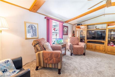 4 Sunrise Boulevard Olmsted Twp OH 44138