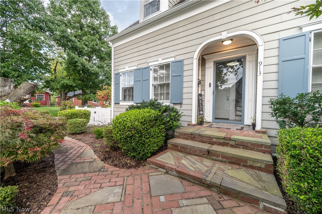913 Home Circle Salem OH 44460