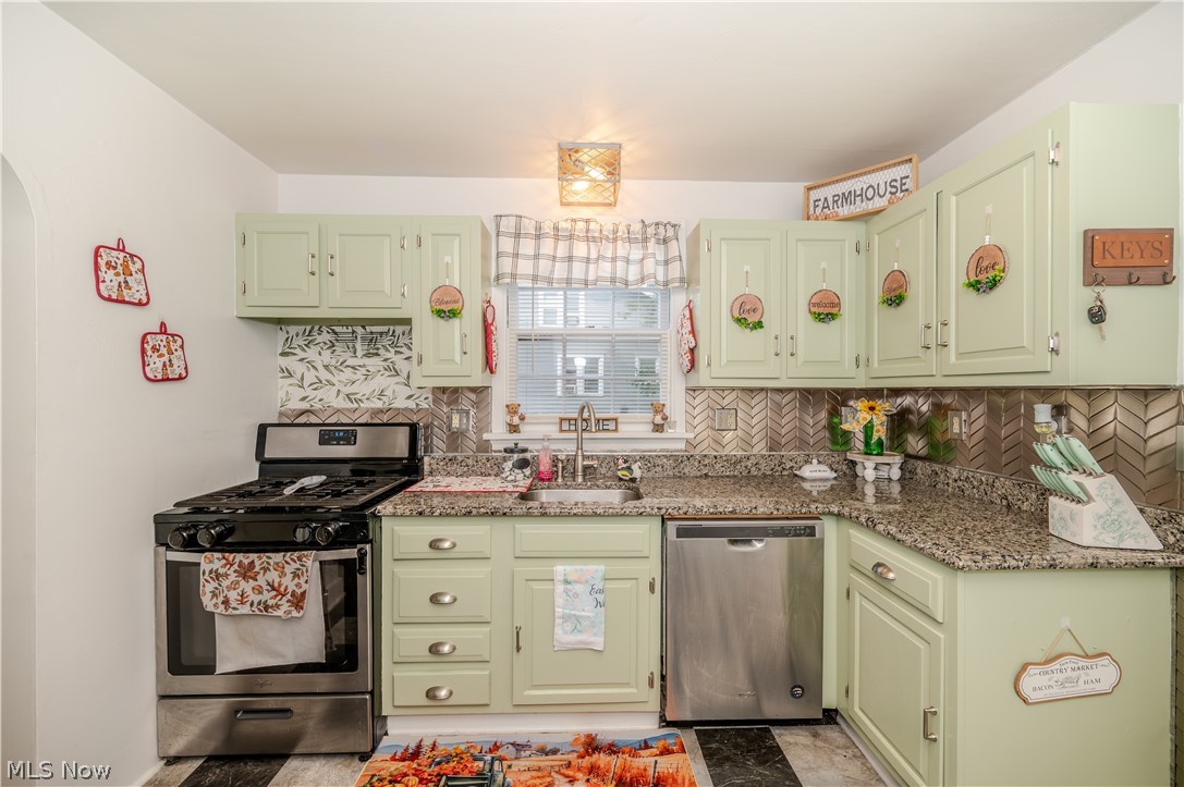 913 Home Circle Salem OH 44460
