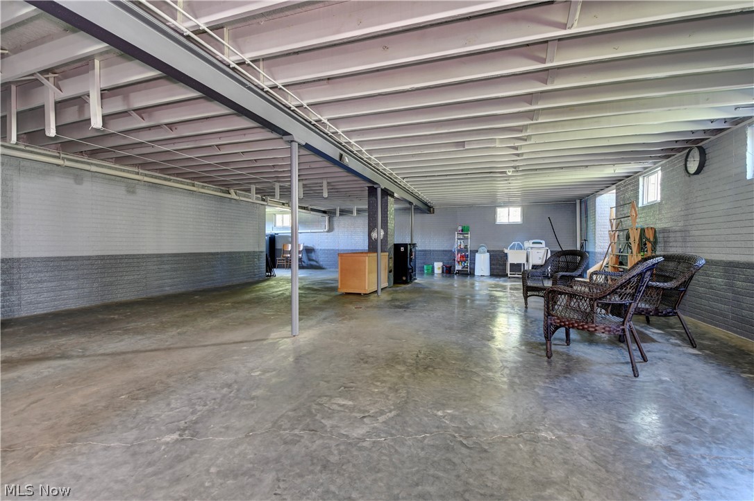 6841 Us 322 Windsor OH 44099