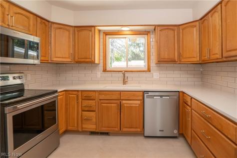 13351 Parkview Avenue NW Uniontown OH 44685