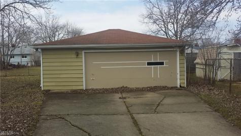 6574 Burton Drive Brook Park OH 44142