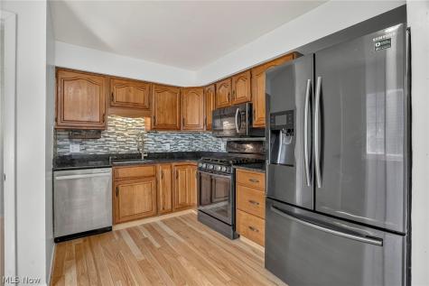 152 Kreiner Avenue Akron OH 44312
