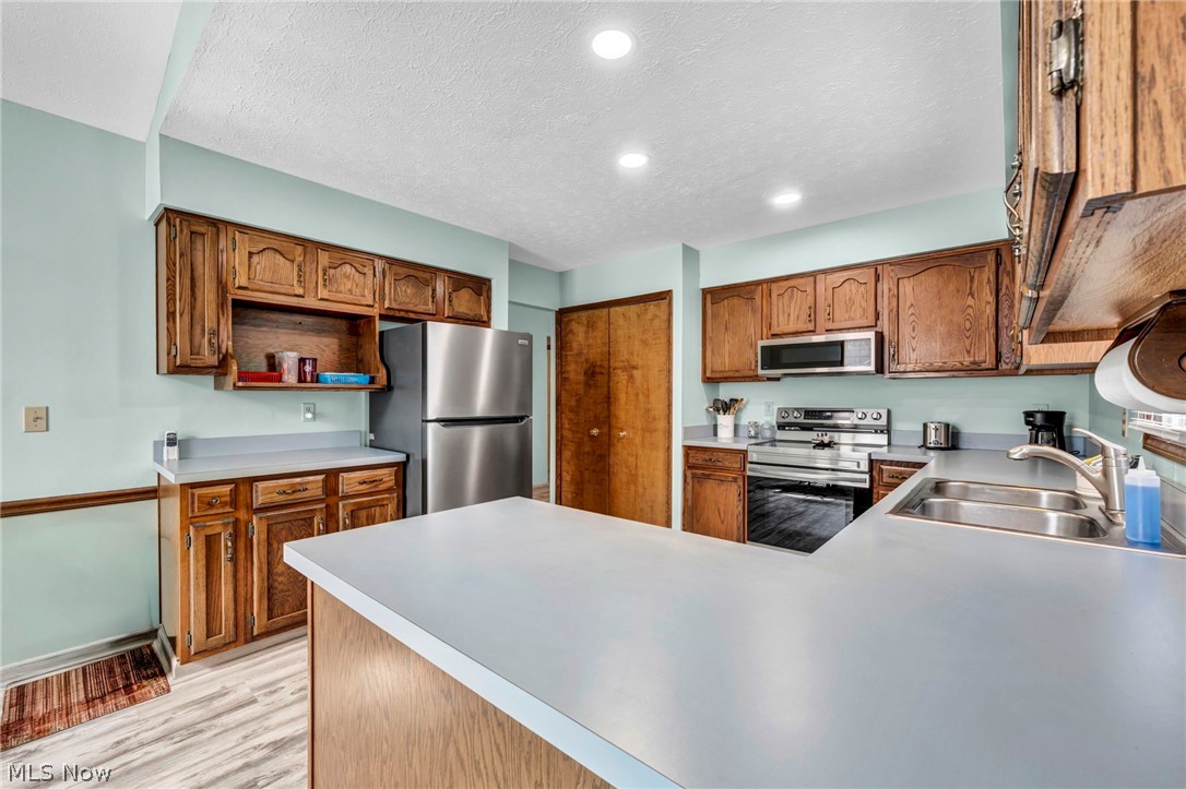 9841 Brookline Oval Strongsville OH 44136