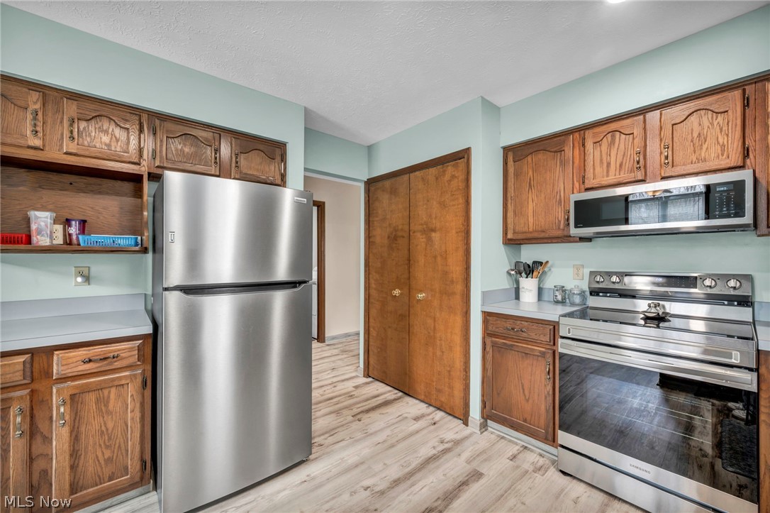 9841 Brookline Oval Strongsville OH 44136