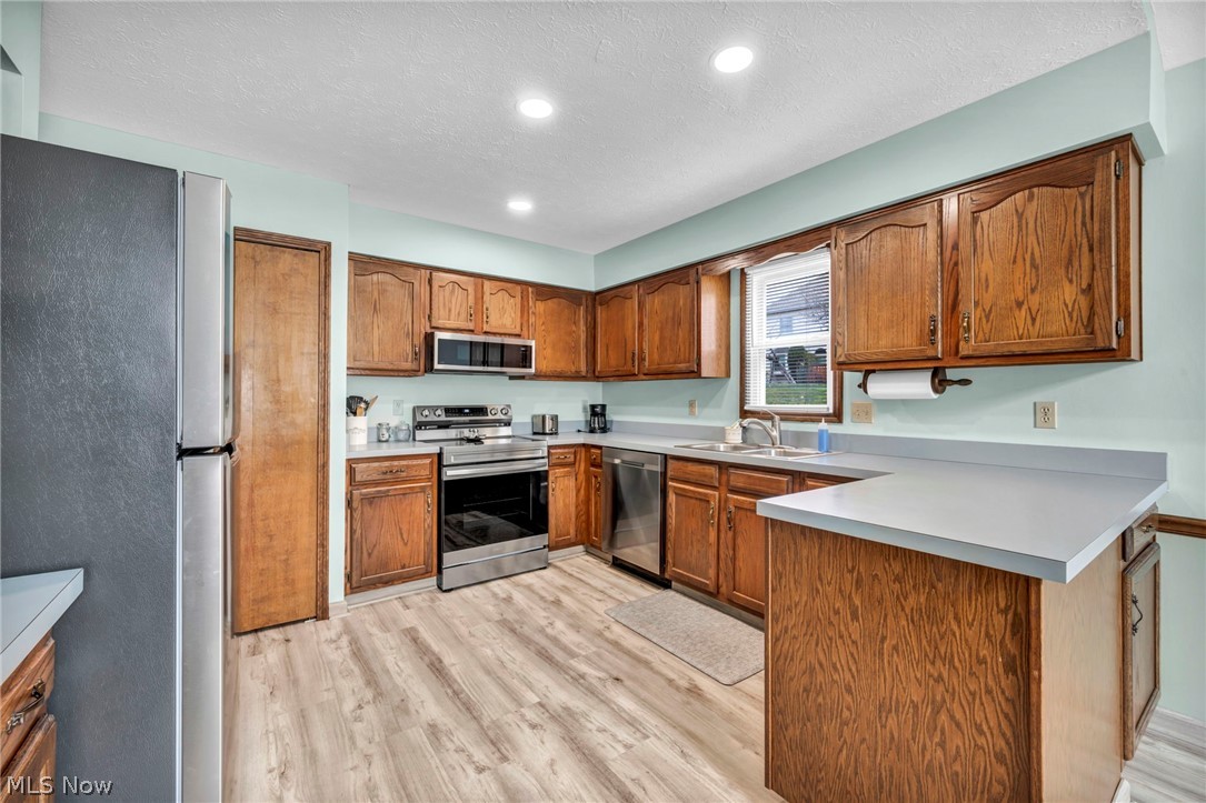 9841 Brookline Oval Strongsville OH 44136