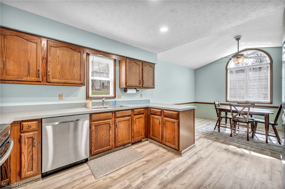 9841 Brookline Oval Strongsville OH 44136
