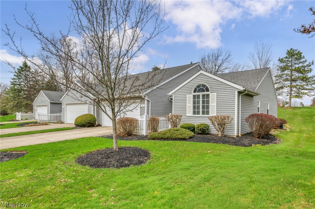 9841 Brookline Oval Strongsville OH 44136