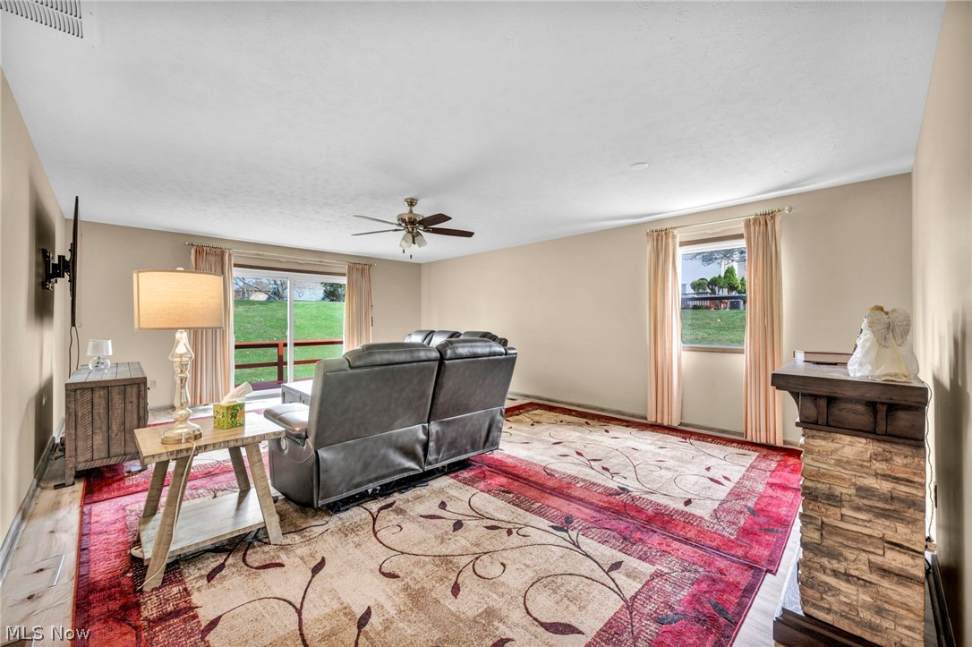 9841 Brookline Oval Strongsville OH 44136