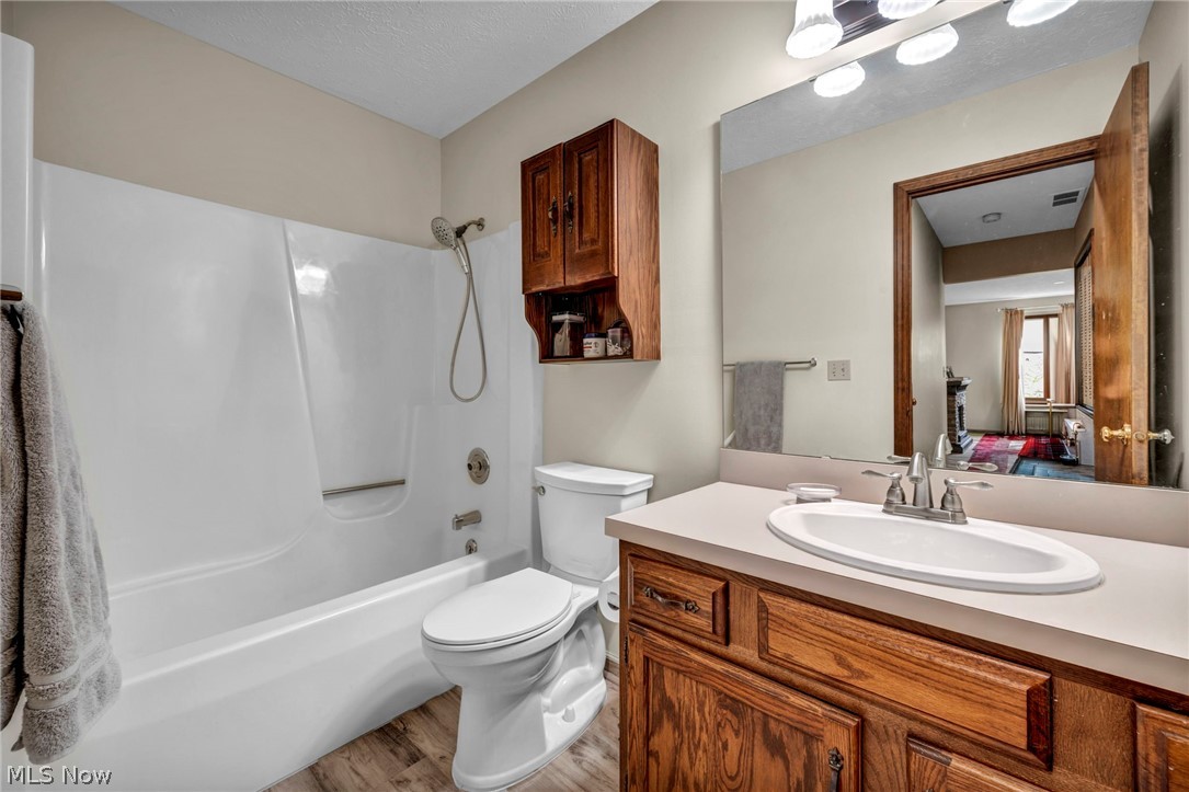 9841 Brookline Oval Strongsville OH 44136