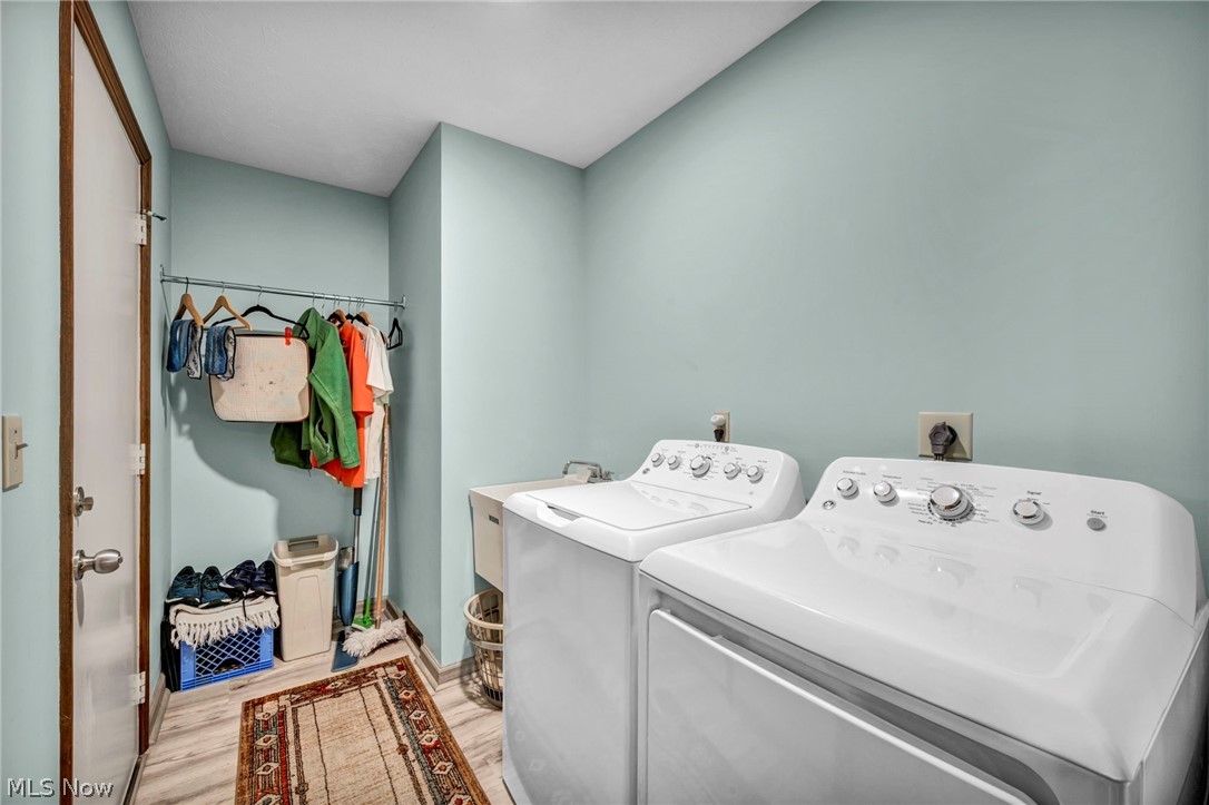 9841 Brookline Oval Strongsville OH 44136