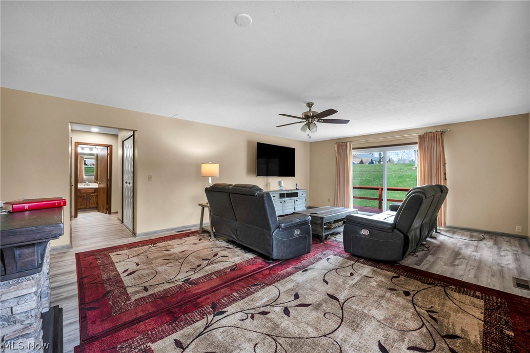9841 Brookline Oval Strongsville OH 44136