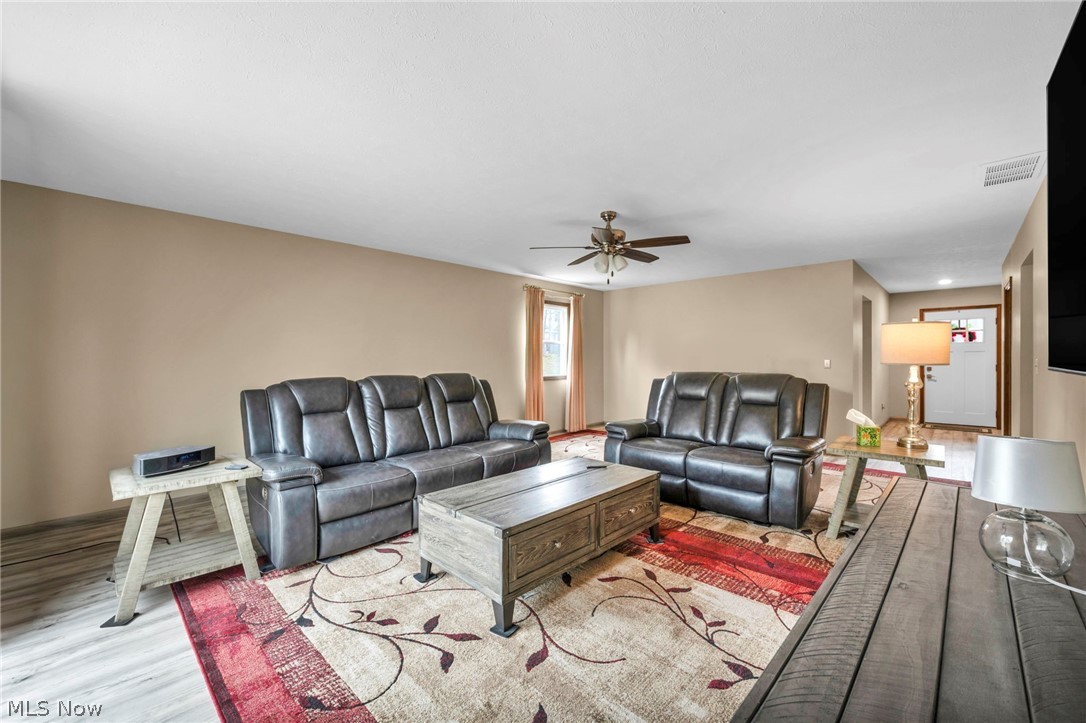 9841 Brookline Oval Strongsville OH 44136