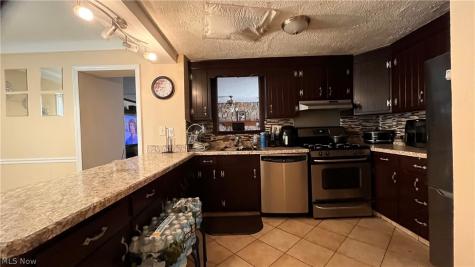 1766 Longwood Drive Mayfield Heights OH 44124