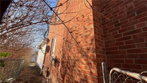 1766 Longwood Drive Mayfield Heights OH 44124
