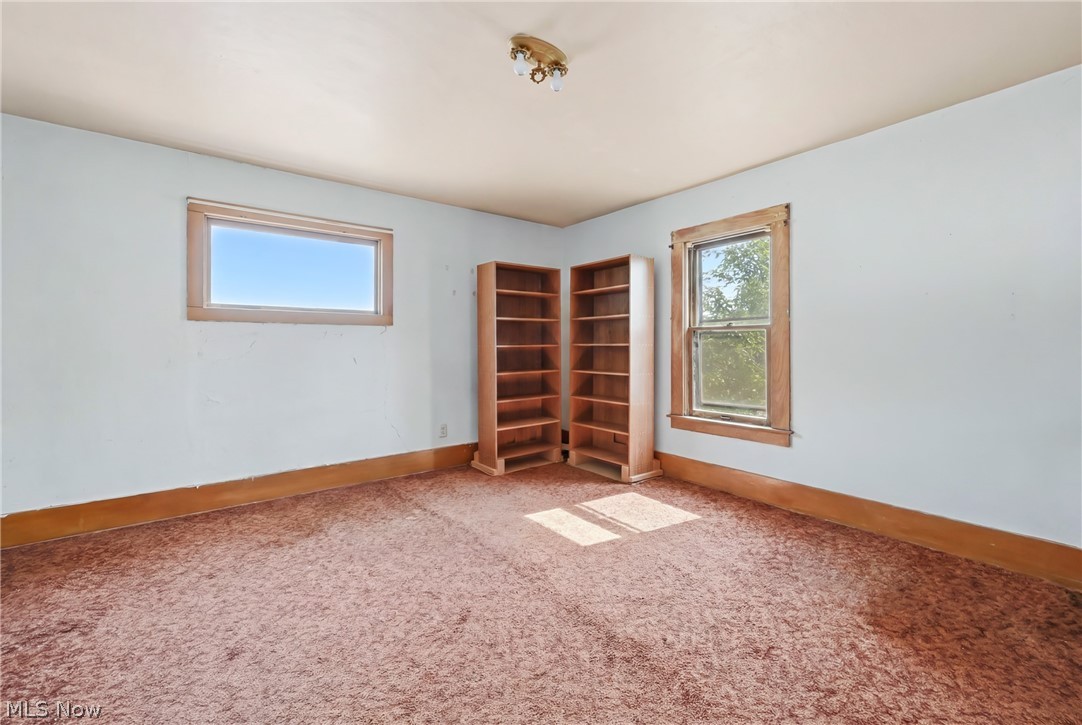 22 Spring Street Struthers OH 44471