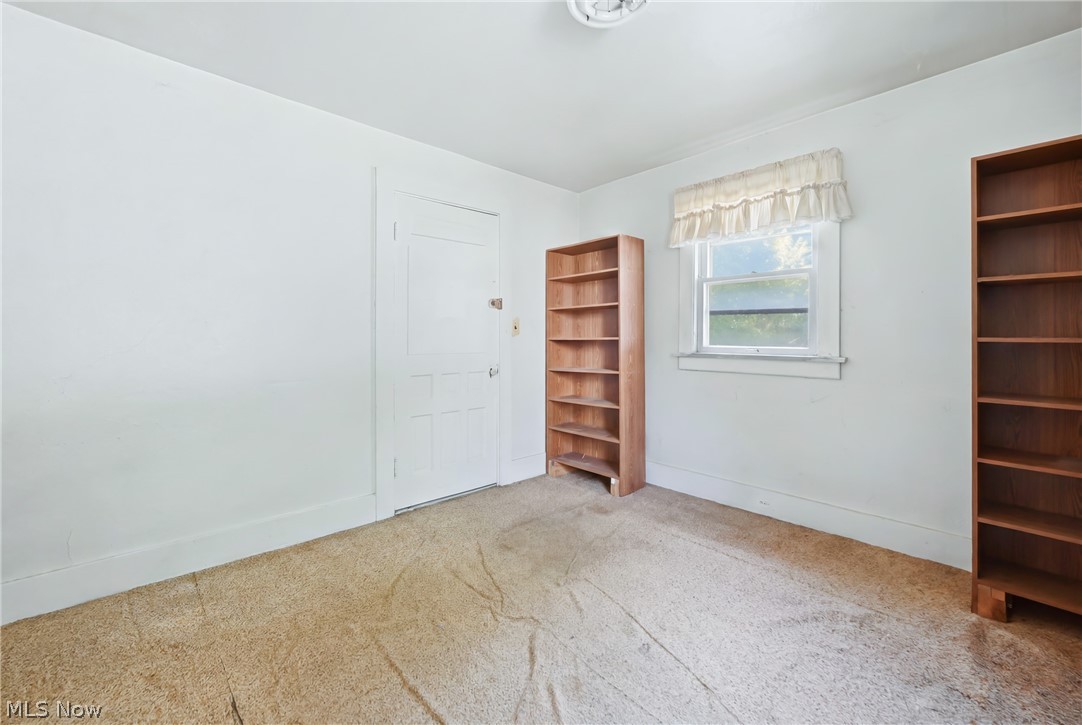 22 Spring Street Struthers OH 44471