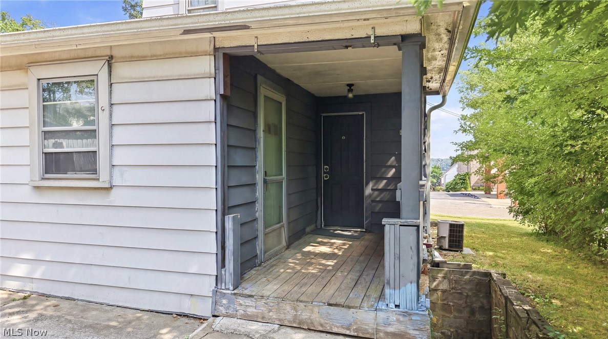 22 Spring Street Struthers OH 44471
