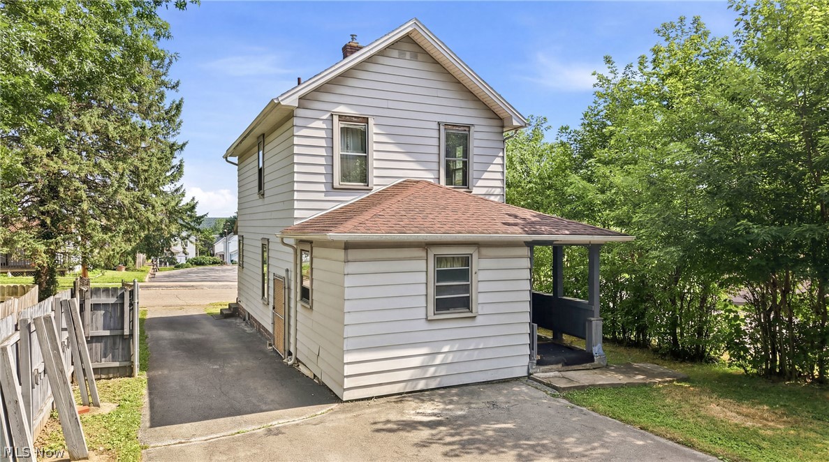 22 Spring Street Struthers OH 44471
