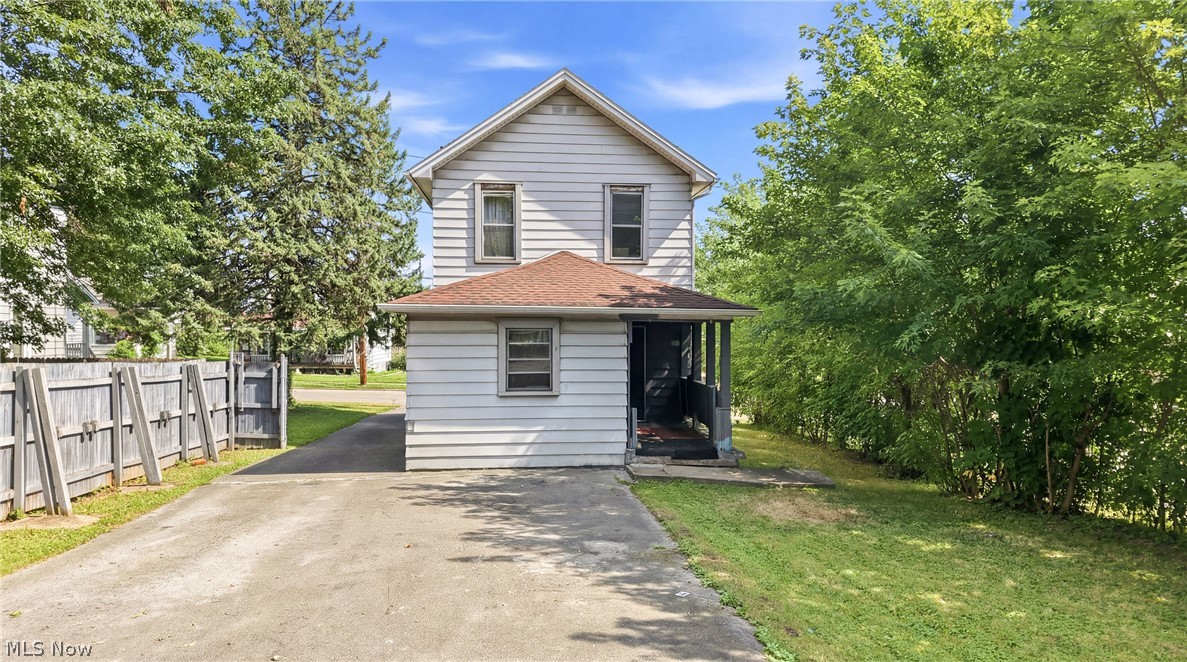 22 Spring Street Struthers OH 44471