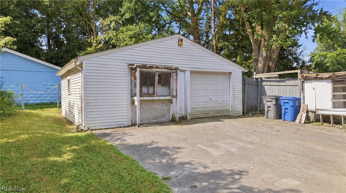 22 Spring Street Struthers OH 44471