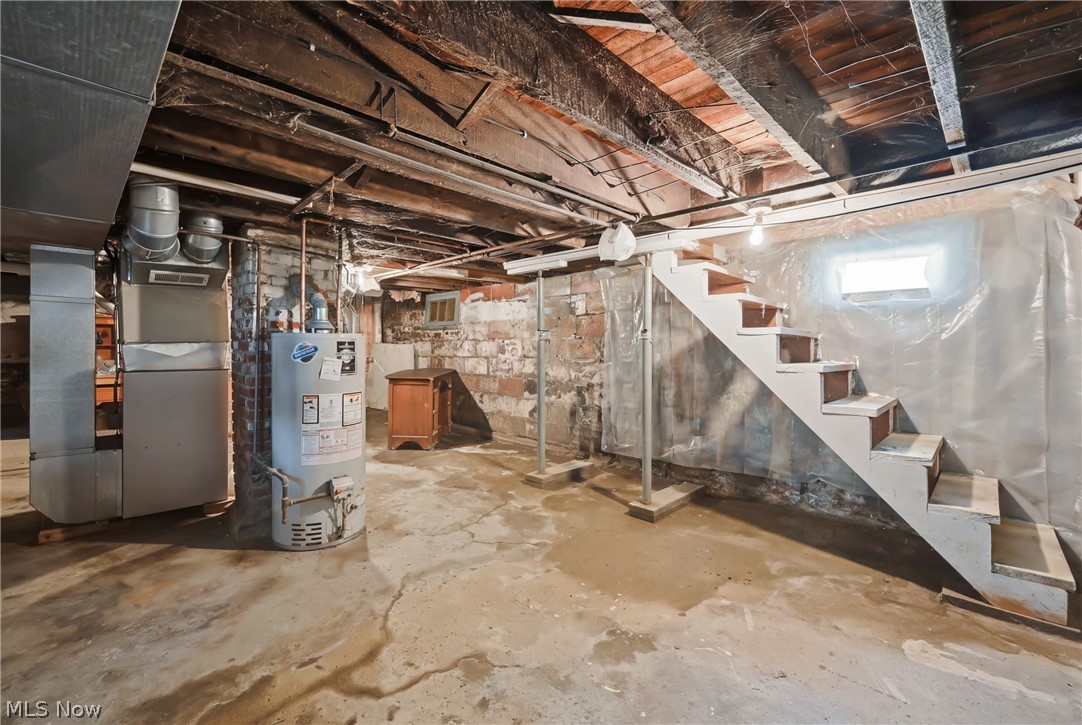 22 Spring Street Struthers OH 44471
