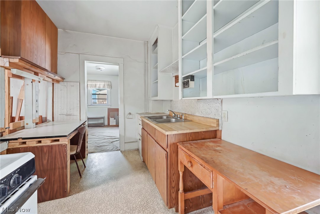 22 Spring Street Struthers OH 44471