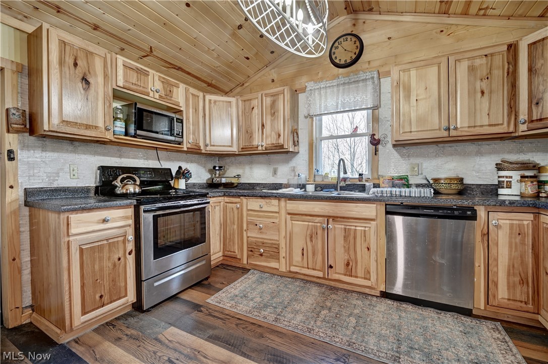 5931 Beagle Club Road Newcomerstown OH 43832