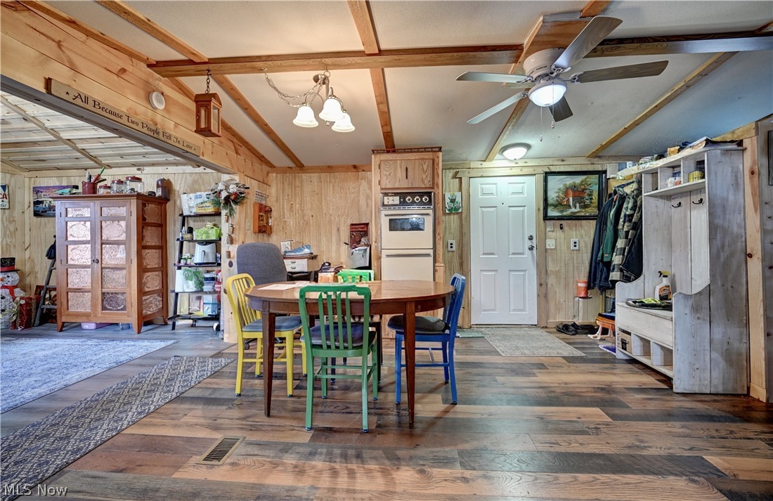 5931 Beagle Club Road Newcomerstown OH 43832