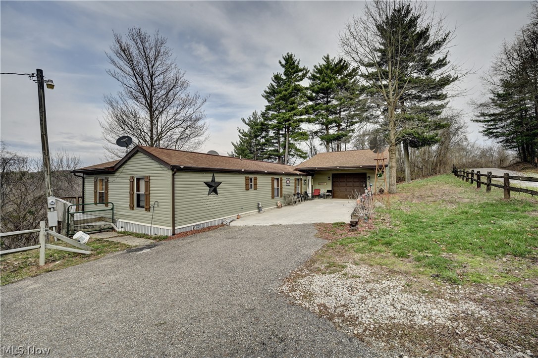 5931 Beagle Club Road Newcomerstown OH 43832