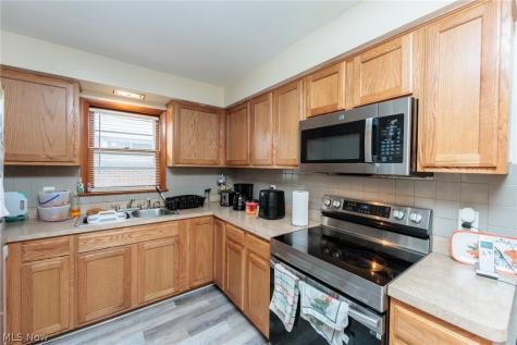 325 E 244th Street Euclid OH 44123