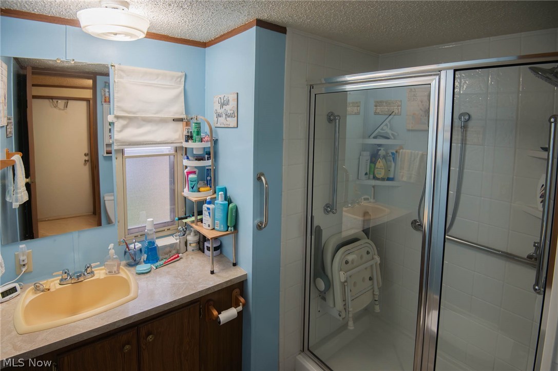 708 Country Pines Drive SW Warren OH 44481