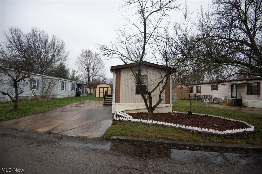 708 Country Pines Drive SW Warren OH 44481