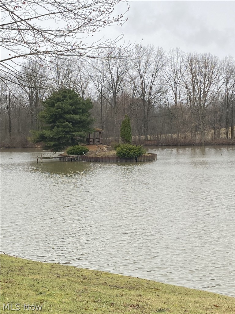 708 Country Pines Drive SW Warren OH 44481